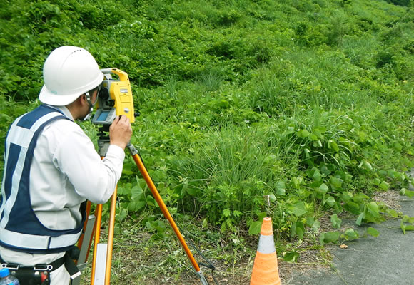 基準点測量の様子